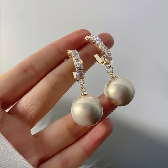 Round Pearl Dangle Earring