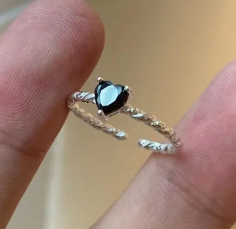 Black Cute Heart Ring