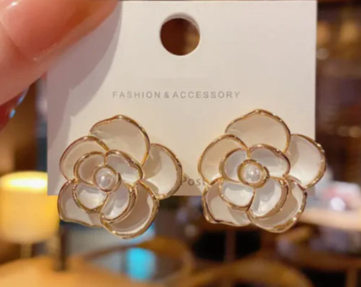Pretty White Camellia Flowers Stud Earring
