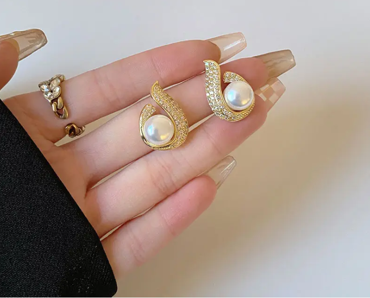 Mermaid Pearl Earring