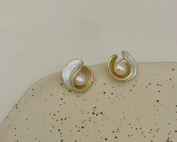 Pearl Oiled French Style Earring