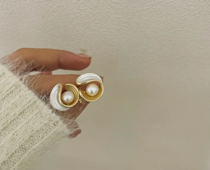 Pearl Oiled French Style Earring