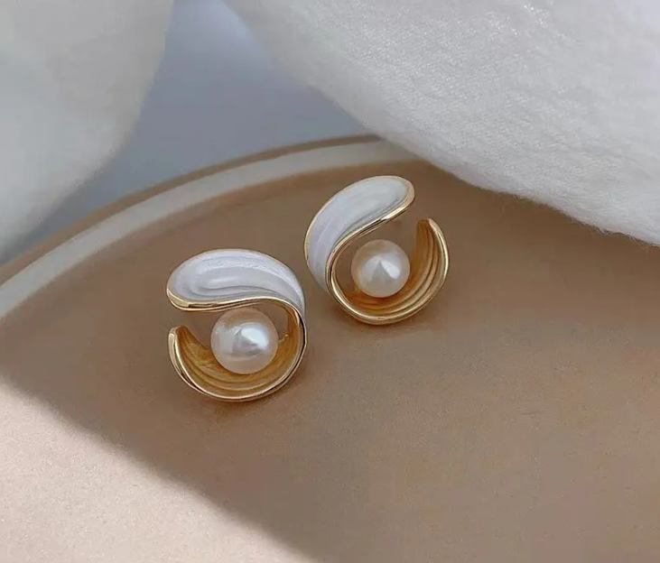 Pearl Oiled French Style Earring