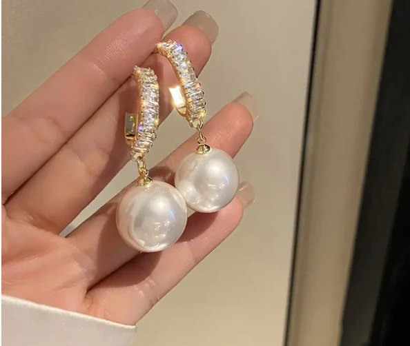 Round Pearl Dangle Earring