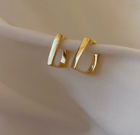 Scarlet Drop Textured Earring