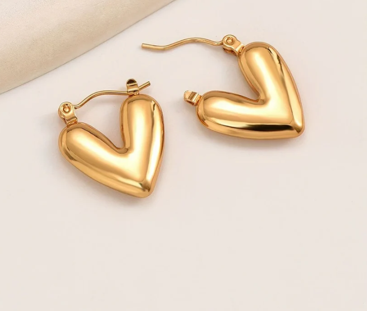 Dainty Heart Earring