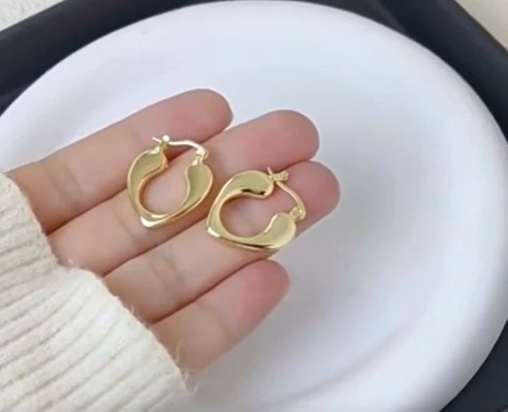 Heart-Shaped Earring Gold Pleated Earring