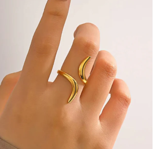 Serpentine Line Ripple Ring