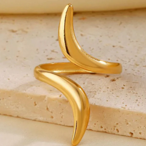Serpentine Line Ripple Ring