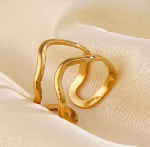 Hollow Wavy Ring