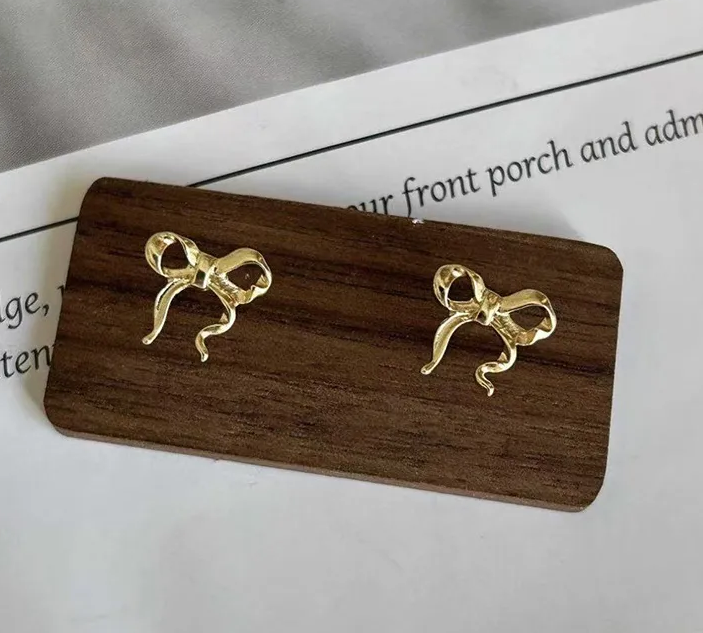 Twirl Bow Studs