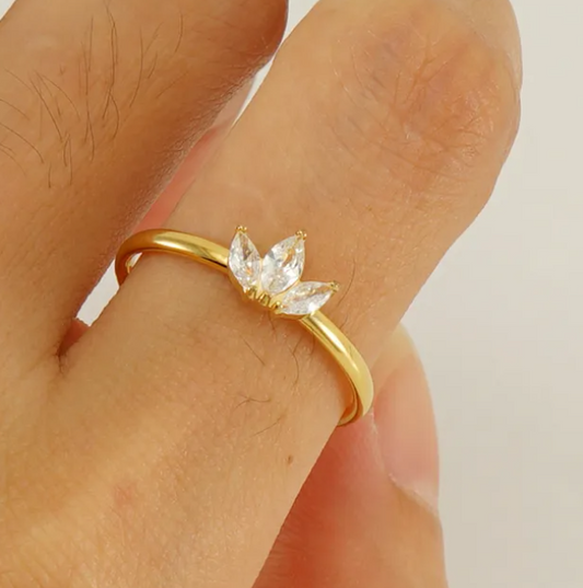 White petal 18k Gold Plated Anti-Tarnish Ring